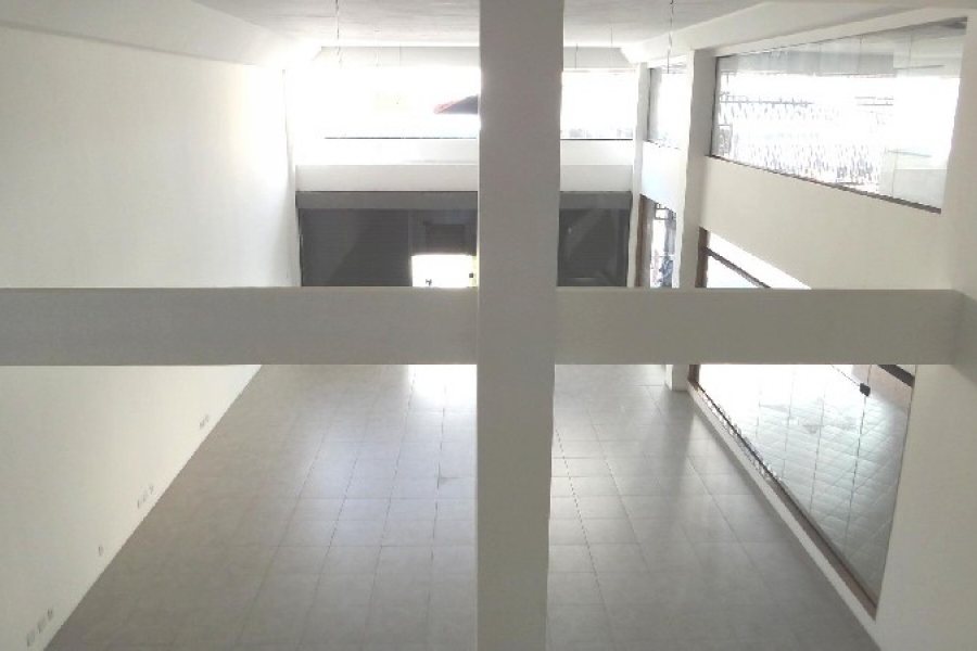 Loja com 484m², 1 vaga, no bairro Pio X em Caxias do Sul para Alugar
