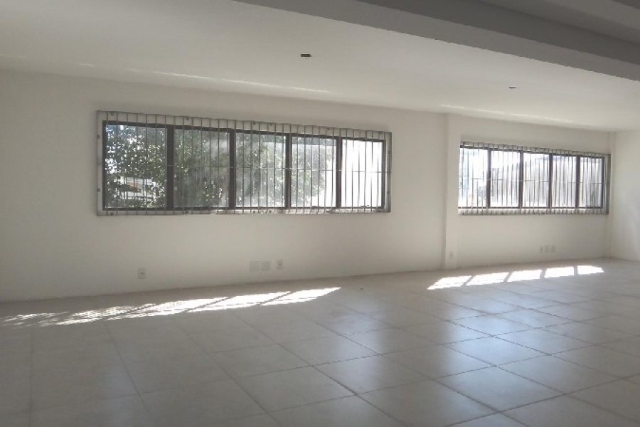Loja com 484m², 1 vaga, no bairro Pio X em Caxias do Sul para Alugar
