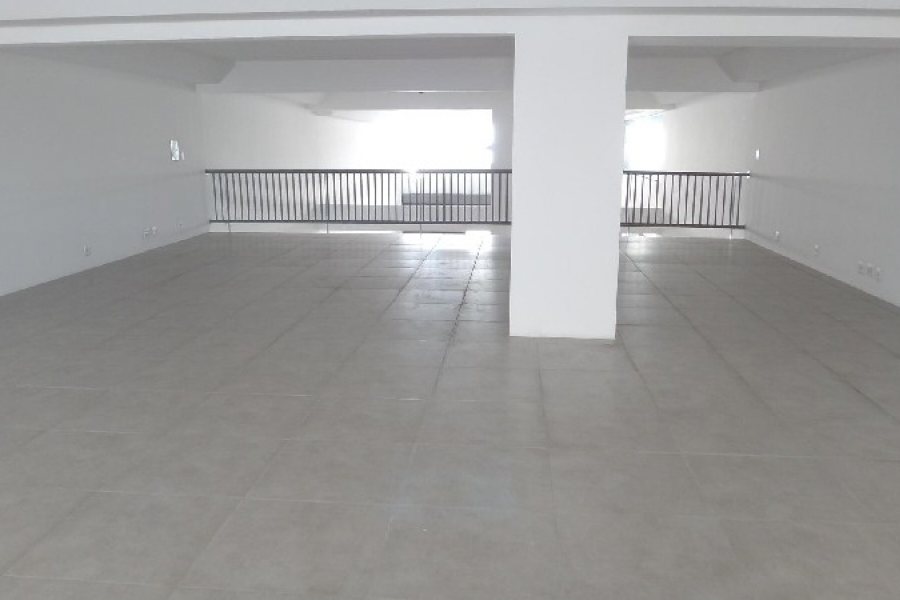 Loja com 484m², 1 vaga, no bairro Pio X em Caxias do Sul para Alugar