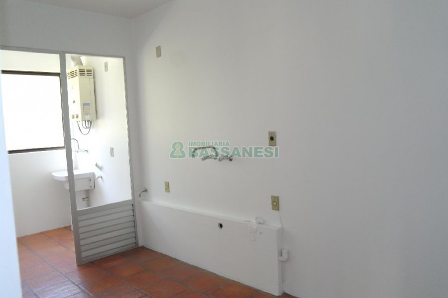 Apartamento com 98m², 2 dormitórios, 1 vaga, no bairro Lourdes em Caxias do Sul para Alugar