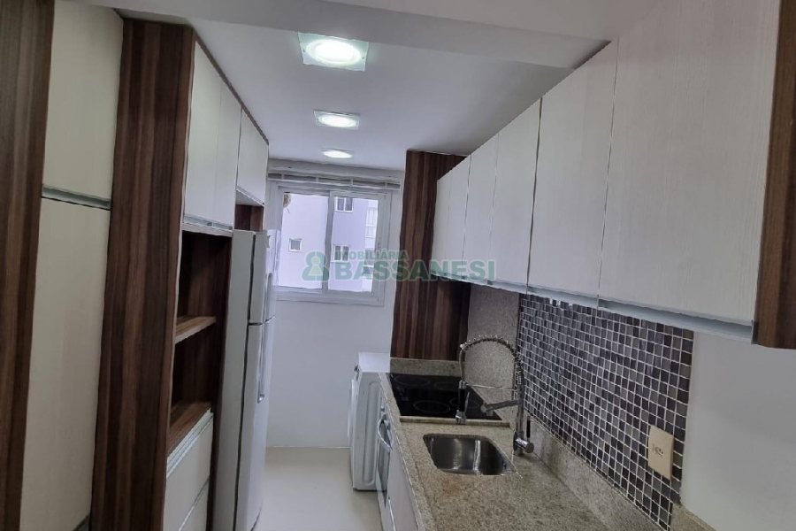 Apto Mobiliado com 61m², 2 dormitórios, 2 vagas, no bairro Panazzolo em Caxias do Sul para Comprar