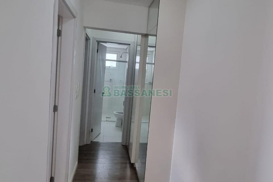 Apto Mobiliado com 61m², 2 dormitórios, 2 vagas, no bairro Panazzolo em Caxias do Sul para Comprar