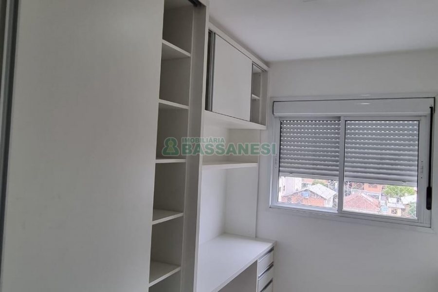 Apto Mobiliado com 61m², 2 dormitórios, 2 vagas, no bairro Panazzolo em Caxias do Sul para Comprar