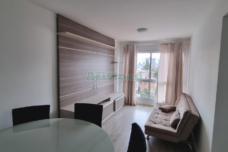 Apto Mobiliado com 61m², 2 dormitórios, 2 vagas, no bairro Panazzolo em Caxias do Sul para Comprar