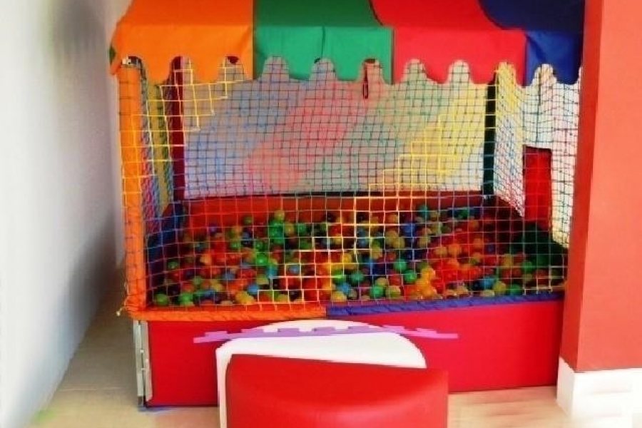 Apto Mobiliado com 61m², 2 dormitórios, 2 vagas, no bairro Panazzolo em Caxias do Sul para Comprar