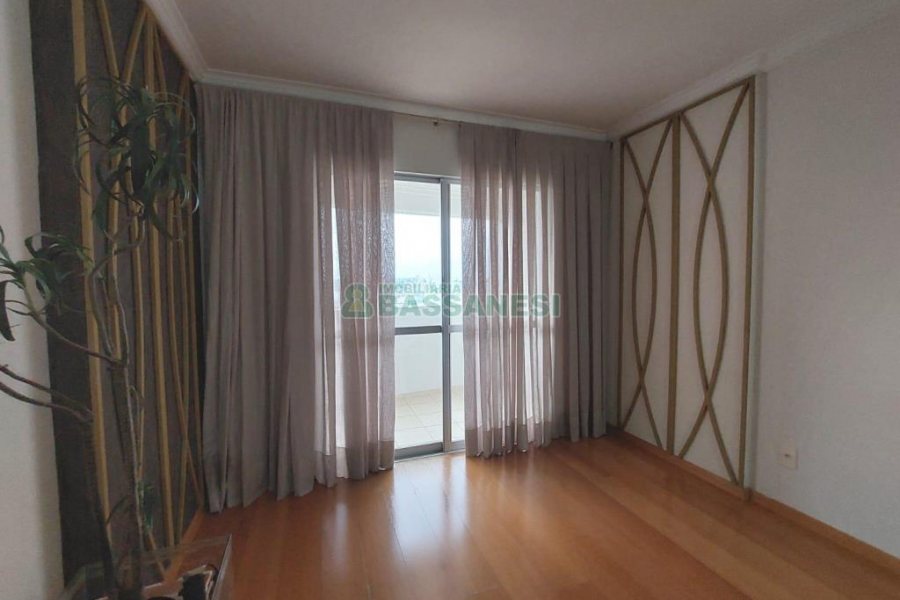 Apartamento com 90m², 3 dormitórios, 2 vagas, no bairro Rio Branco em Caxias do Sul para Alugar