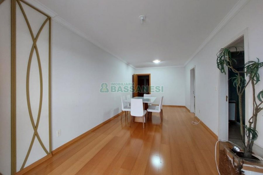 Apartamento com 90m², 3 dormitórios, 2 vagas, no bairro Rio Branco em Caxias do Sul para Alugar