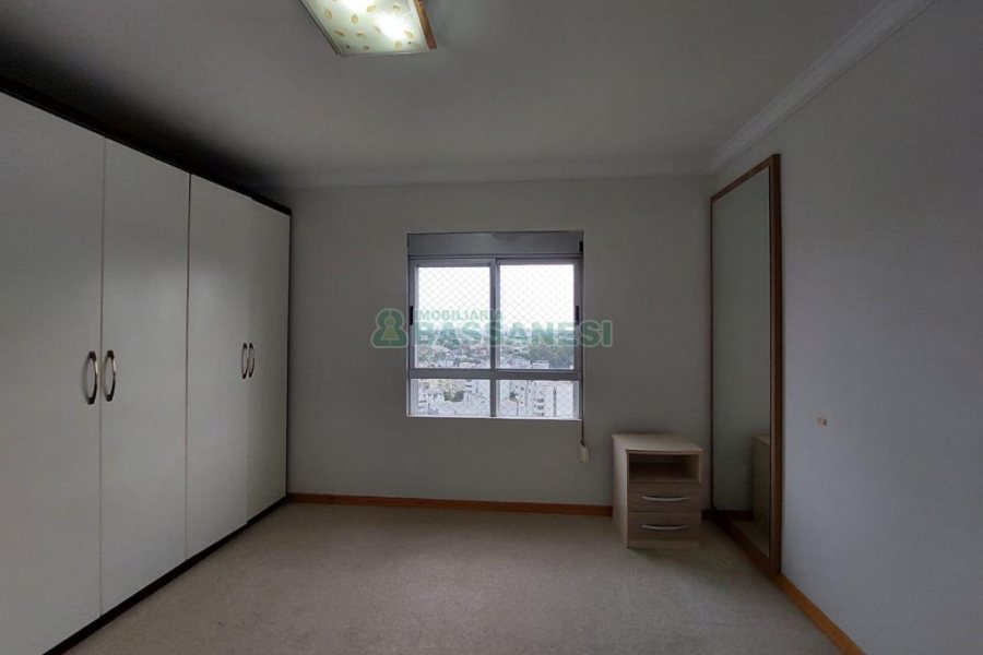 Apartamento com 90m², 3 dormitórios, 2 vagas, no bairro Rio Branco em Caxias do Sul para Alugar