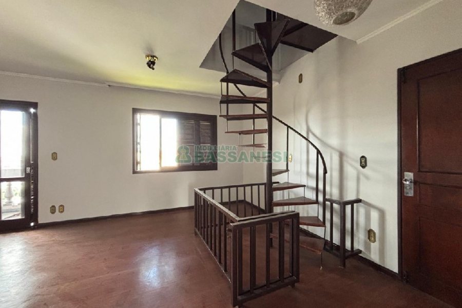 Apartamento com 180m², 4 dormitórios, 1 vaga, no bairro De Lazzer em Caxias do Sul para Alugar