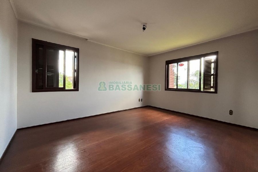 Apartamento com 180m², 4 dormitórios, 1 vaga, no bairro De Lazzer em Caxias do Sul para Alugar