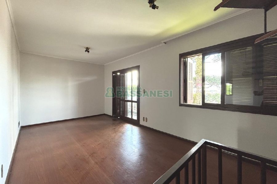 Apartamento com 180m², 4 dormitórios, 1 vaga, no bairro De Lazzer em Caxias do Sul para Alugar