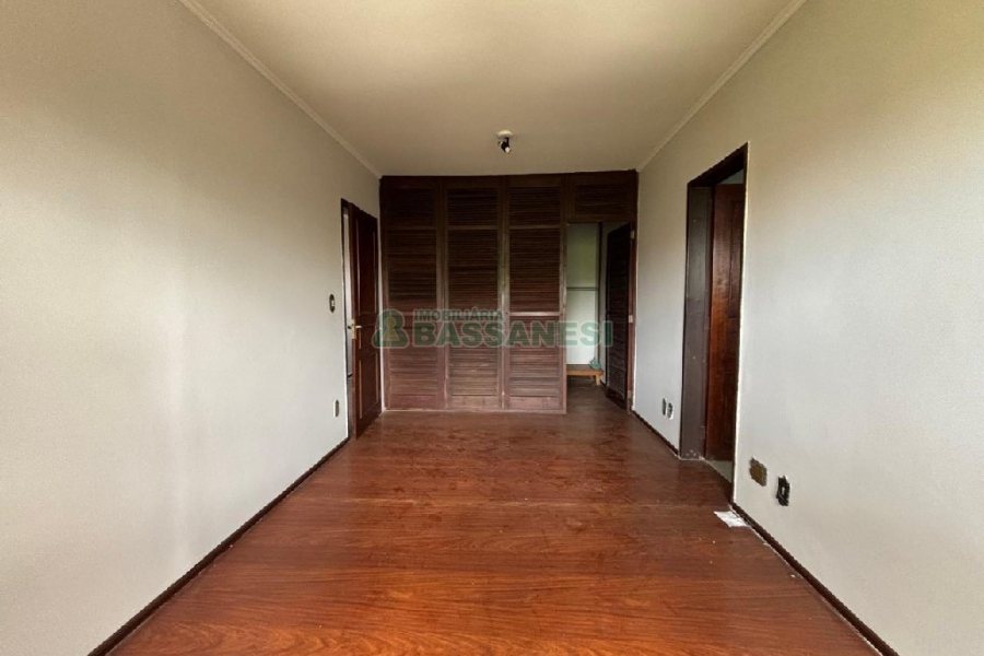 Apartamento com 180m², 4 dormitórios, 1 vaga, no bairro De Lazzer em Caxias do Sul para Alugar