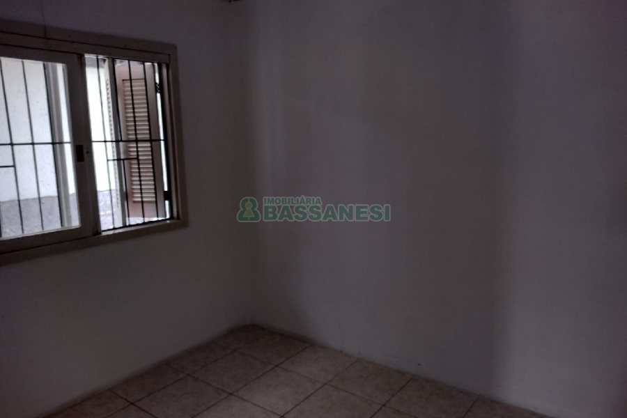 Casa com 215m², 5 dormitórios, 2 vagas, no bairro Charqueadas em Caxias do Sul para Comprar