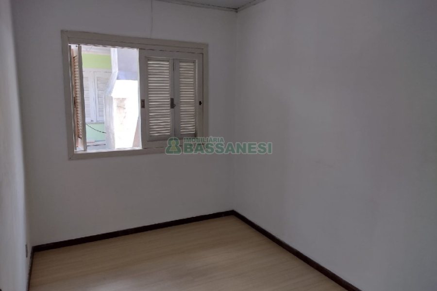 Casa com 215m², 5 dormitórios, 2 vagas, no bairro Charqueadas em Caxias do Sul para Comprar