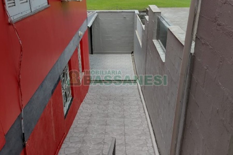 Casa com 215m², 5 dormitórios, 2 vagas, no bairro Charqueadas em Caxias do Sul para Comprar