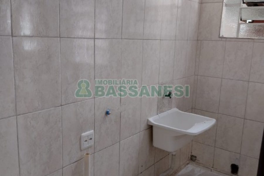 Casa com 215m², 5 dormitórios, 2 vagas, no bairro Charqueadas em Caxias do Sul para Comprar