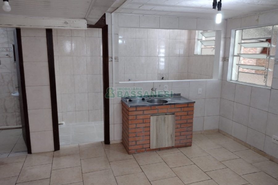 Casa com 215m², 5 dormitórios, 2 vagas, no bairro Charqueadas em Caxias do Sul para Comprar