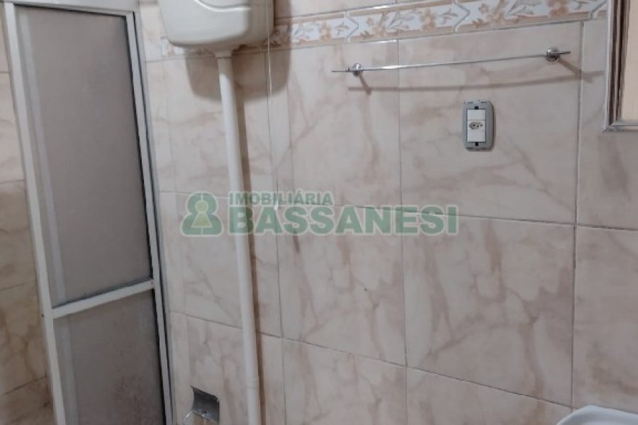 Casa com 215m², 5 dormitórios, 2 vagas, no bairro Charqueadas em Caxias do Sul para Comprar