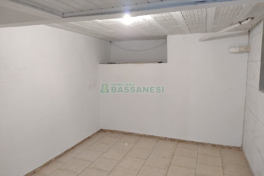 Casa com 215m², 5 dormitórios, 2 vagas, no bairro Charqueadas em Caxias do Sul para Comprar