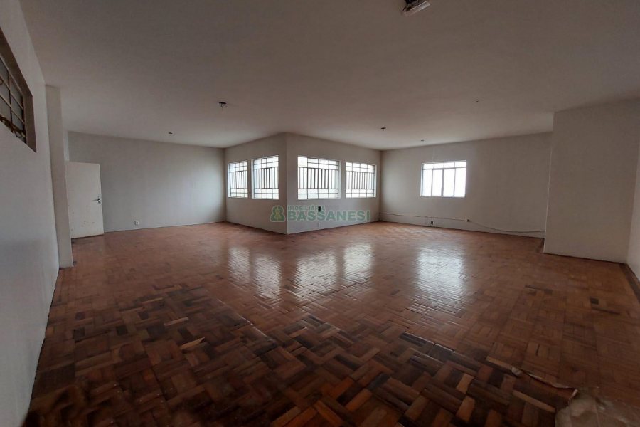 Sala com 79m², no bairro Centro em Caxias do Sul para Alugar