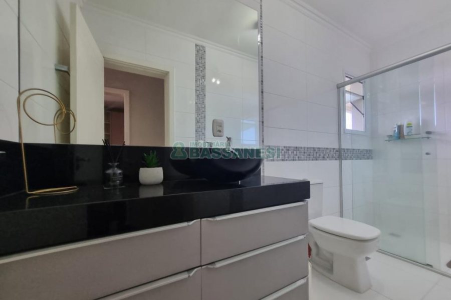 Apto Mobiliado com 140m², 3 dormitórios, 3 vagas, no bairro Charqueadas em Caxias do Sul para Alugar