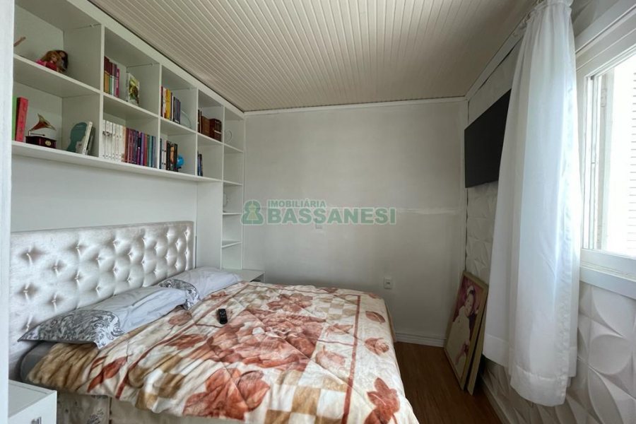 Casa Mobiliada com 105m², 3 dormitórios, 1 vaga, no bairro Marechal Floriano em Caxias do Sul para Comprar