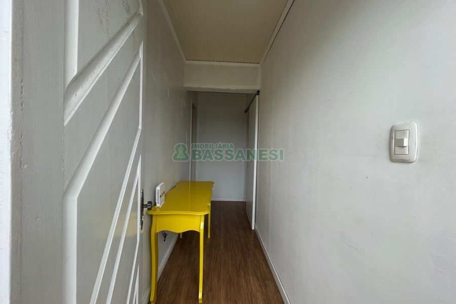 Casa Mobiliada com 105m², 3 dormitórios, 1 vaga, no bairro Marechal Floriano em Caxias do Sul para Comprar