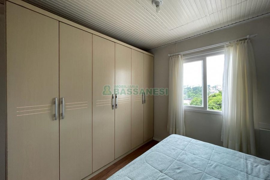 Casa Mobiliada com 105m², 3 dormitórios, 1 vaga, no bairro Marechal Floriano em Caxias do Sul para Comprar