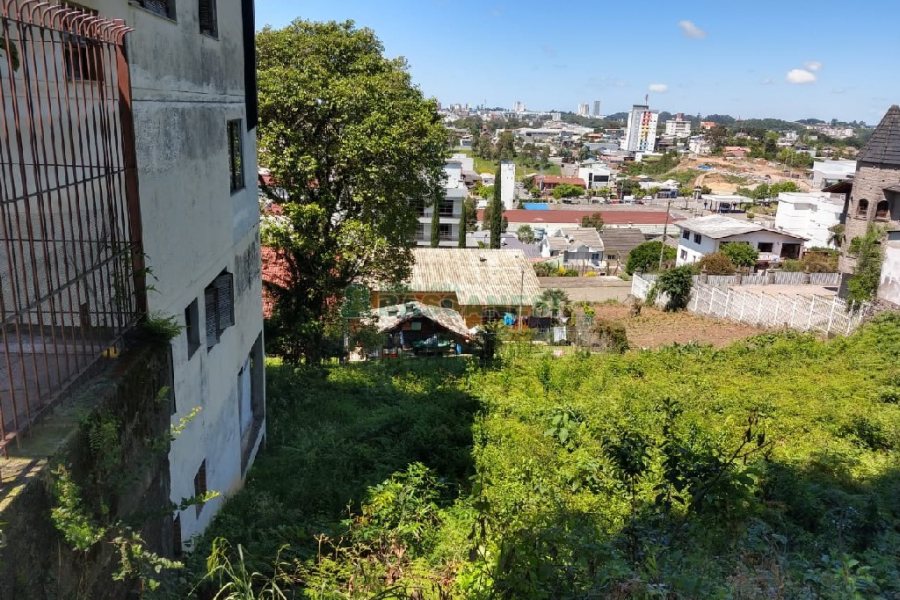 Terreno com 414m², no bairro Colina Sorriso em Caxias do Sul para Comprar