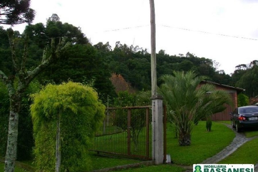 Chácara com 150m², 3 dormitórios, 1 vaga, no bairro Cidade Industrial em Caxias do Sul para Comprar