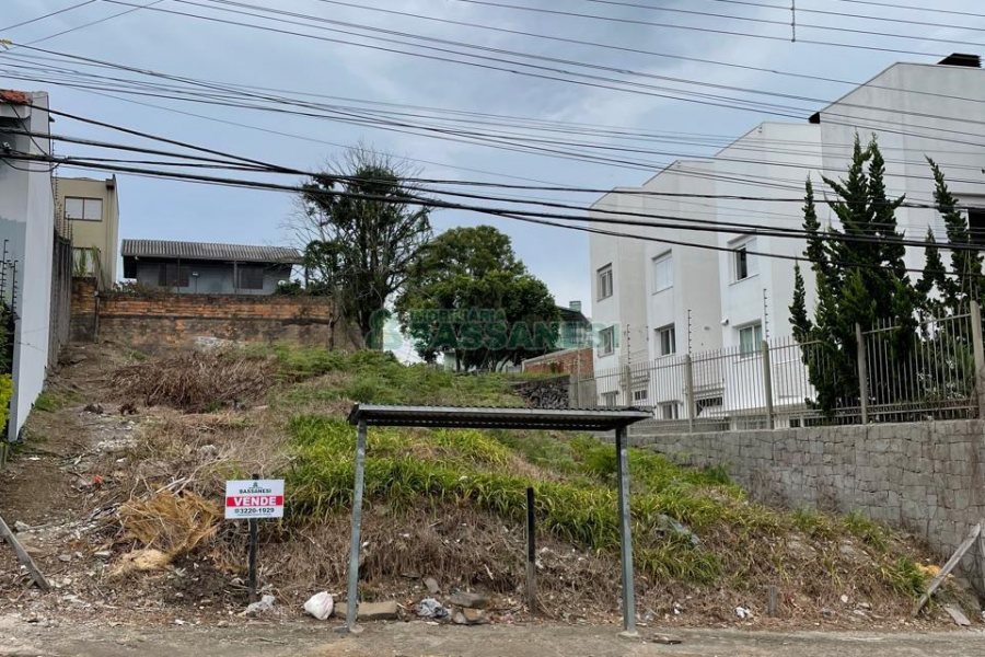 Terreno com 360m², no bairro Jardim América em Caxias do Sul para Comprar