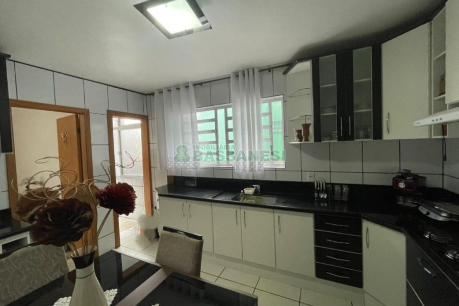 Apartamento com 61m², 2 dormitórios, 1 vaga, no bairro Centro em Caxias do Sul para Comprar