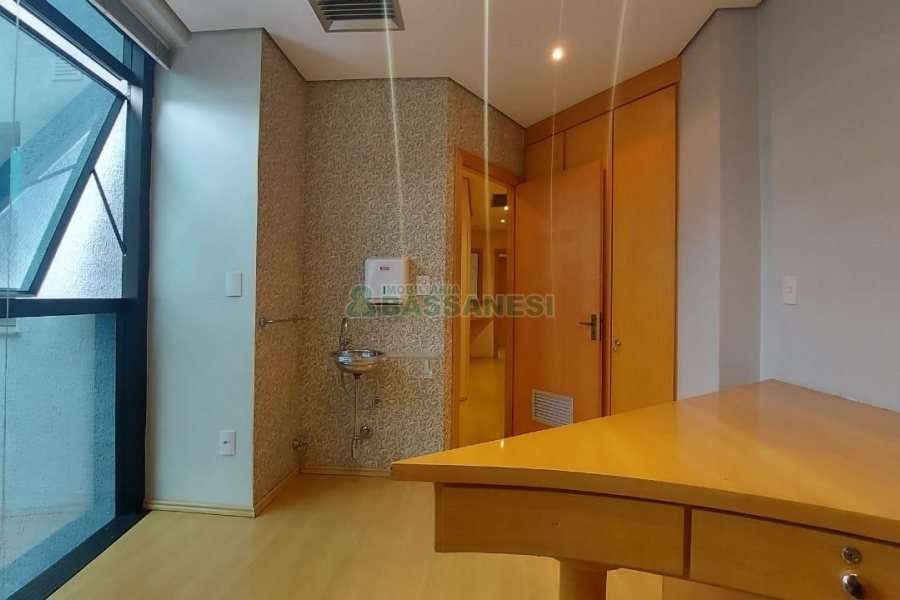 Sala Mobiliada com 45m², 1 vaga, no bairro Centro em Caxias do Sul para Alugar