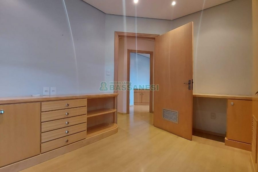 Sala Mobiliada com 45m², 1 vaga, no bairro Centro em Caxias do Sul para Alugar