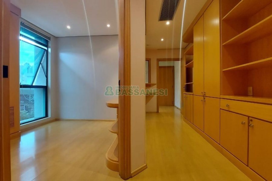 Sala Mobiliada com 45m², 1 vaga, no bairro Centro em Caxias do Sul para Alugar