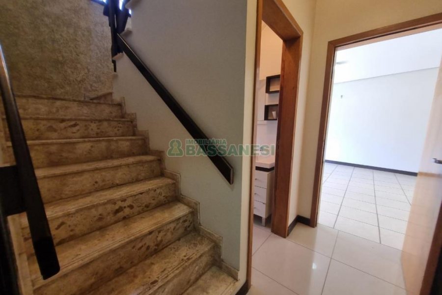 Casa com 150m², 3 dormitórios, 2 vagas, no bairro Salgado Filho em Caxias do Sul para Alugar