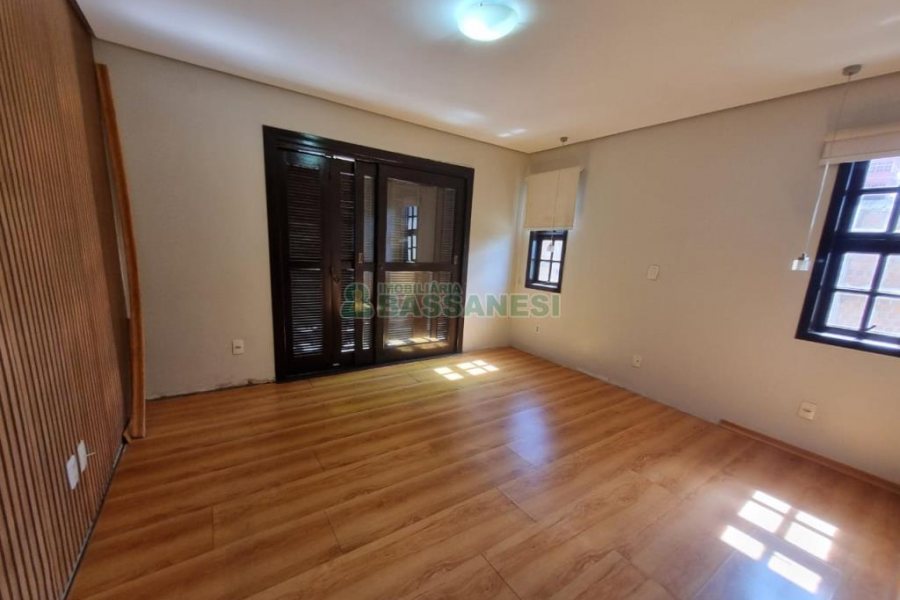 Casa com 150m², 3 dormitórios, 2 vagas, no bairro Salgado Filho em Caxias do Sul para Alugar