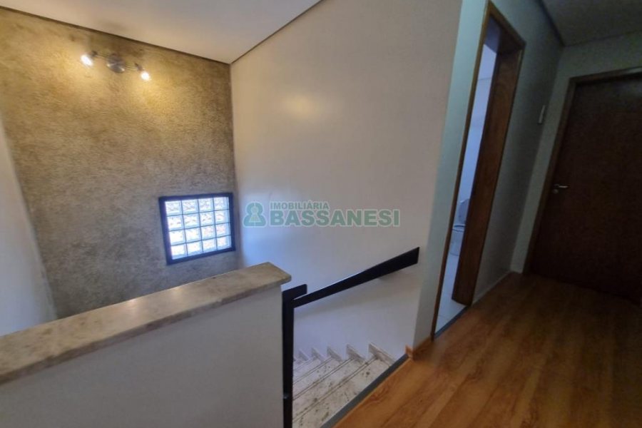 Casa com 150m², 3 dormitórios, 2 vagas, no bairro Salgado Filho em Caxias do Sul para Alugar