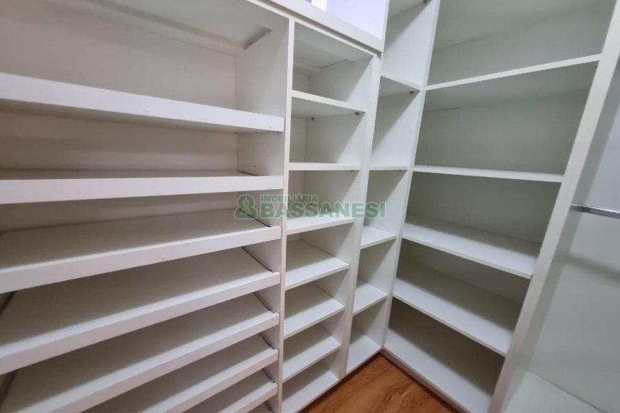 Casa com 150m², 3 dormitórios, 2 vagas, no bairro Salgado Filho em Caxias do Sul para Alugar