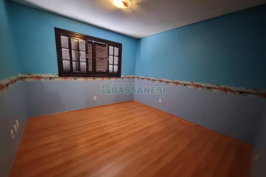 Casa com 150m², 3 dormitórios, 2 vagas, no bairro Salgado Filho em Caxias do Sul para Alugar