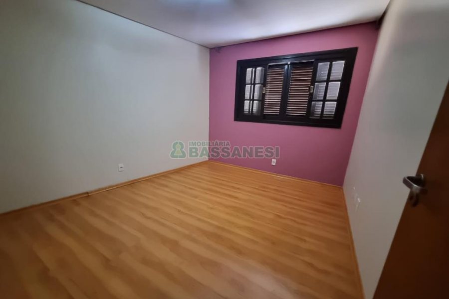 Casa com 150m², 3 dormitórios, 2 vagas, no bairro Salgado Filho em Caxias do Sul para Alugar