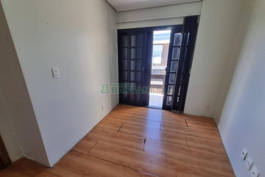 Casa com 150m², 3 dormitórios, 2 vagas, no bairro Salgado Filho em Caxias do Sul para Alugar