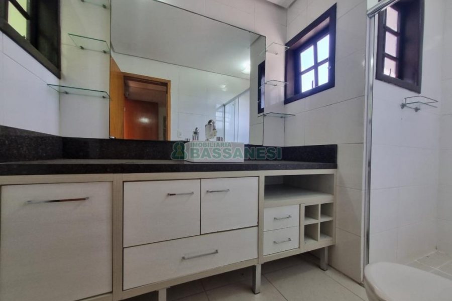 Casa com 150m², 3 dormitórios, 2 vagas, no bairro Salgado Filho em Caxias do Sul para Alugar