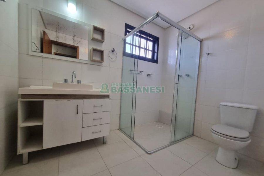 Casa com 150m², 3 dormitórios, 2 vagas, no bairro Salgado Filho em Caxias do Sul para Alugar