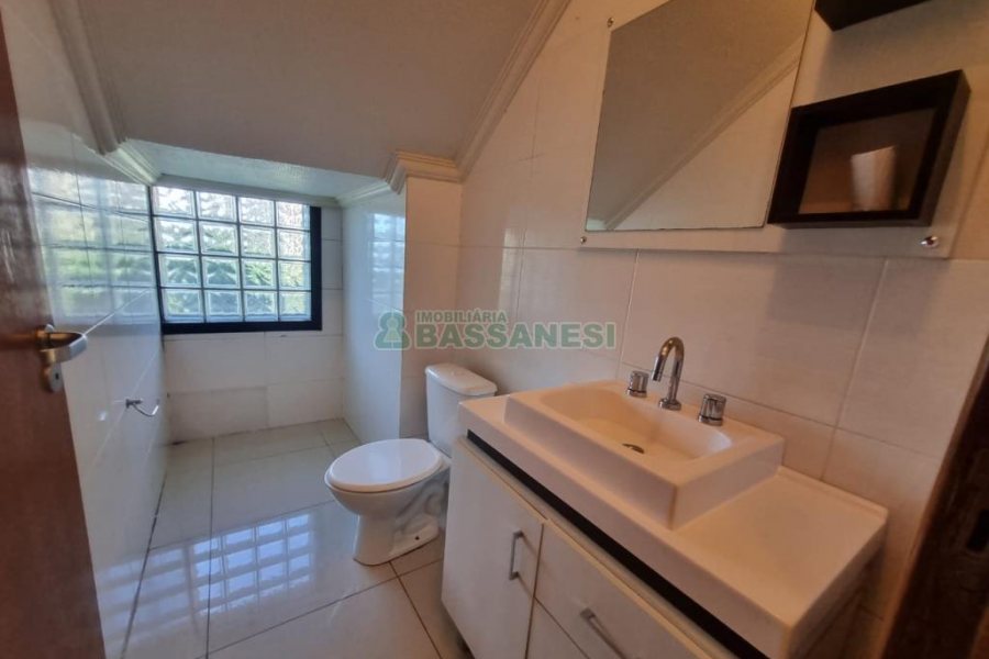 Casa com 150m², 3 dormitórios, 2 vagas, no bairro Salgado Filho em Caxias do Sul para Alugar