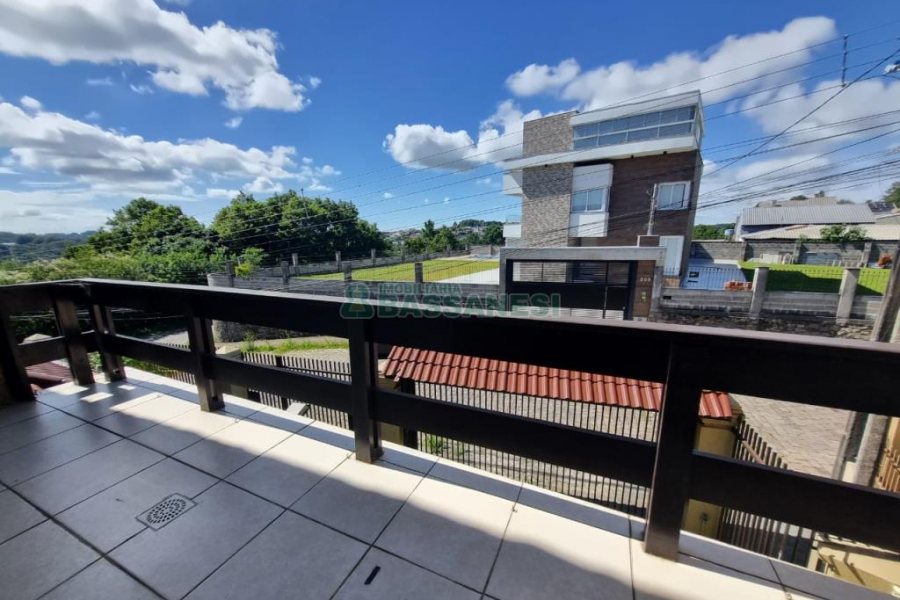 Casa com 150m², 3 dormitórios, 2 vagas, no bairro Salgado Filho em Caxias do Sul para Alugar