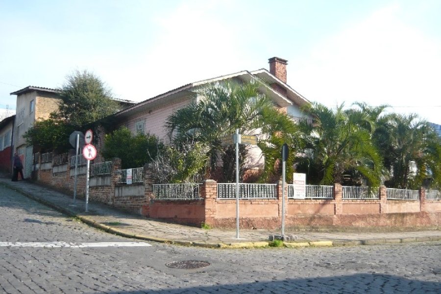 Casa com 200m², 2 dormitórios, no bairro Bela Vista em Caxias do Sul para Comprar