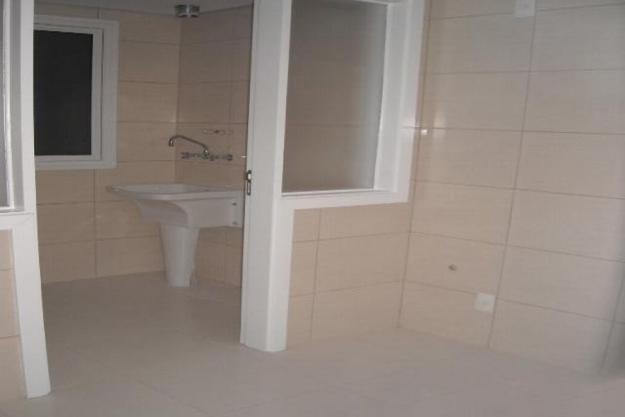 Apartamento, 2 dormitórios, 2 vagas, no bairro São Pelegrino em Caxias do Sul para Comprar