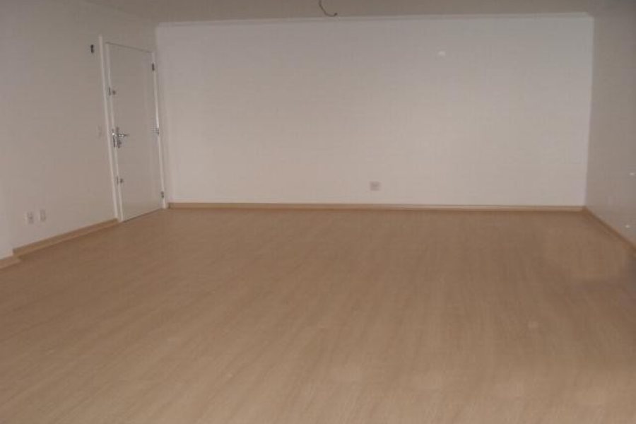 Apartamento, 2 dormitórios, 2 vagas, no bairro São Pelegrino em Caxias do Sul para Comprar