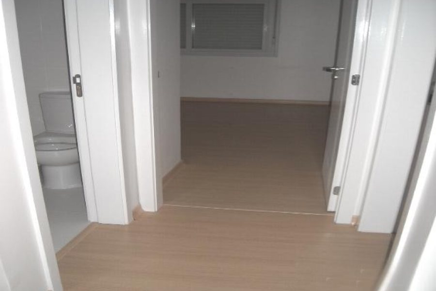 Apartamento, 2 dormitórios, 2 vagas, no bairro São Pelegrino em Caxias do Sul para Comprar